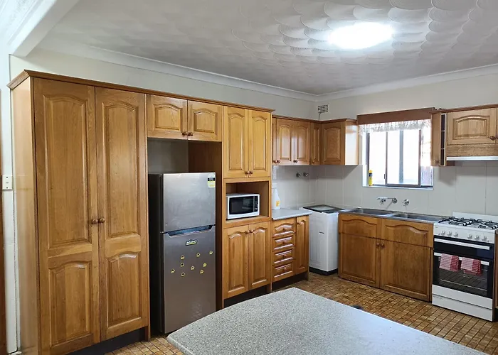 Cozy Queen Room In Spacious Merrylands Home - M7