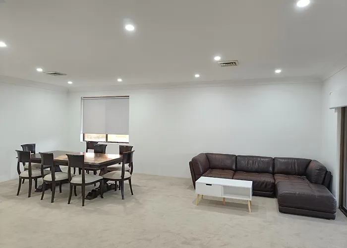 Cozy Queen Room In Spacious Merrylands Home - M7