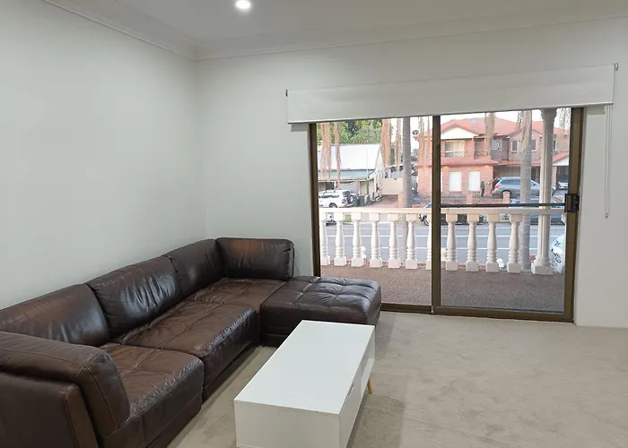 Cozy Queen Room In Spacious Merrylands Home - M7