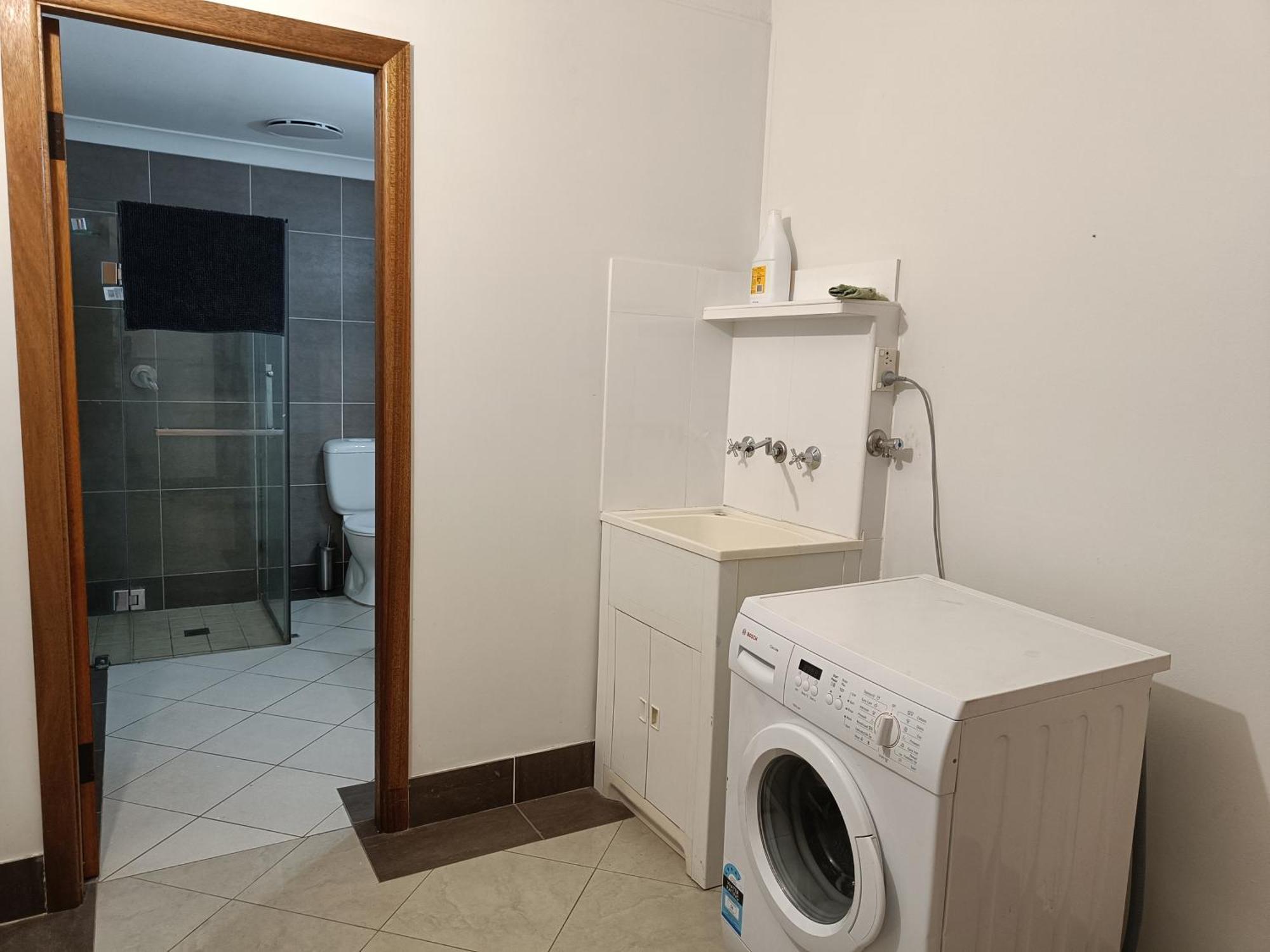 Cozy Queen In Spacious - M7 Merrylands