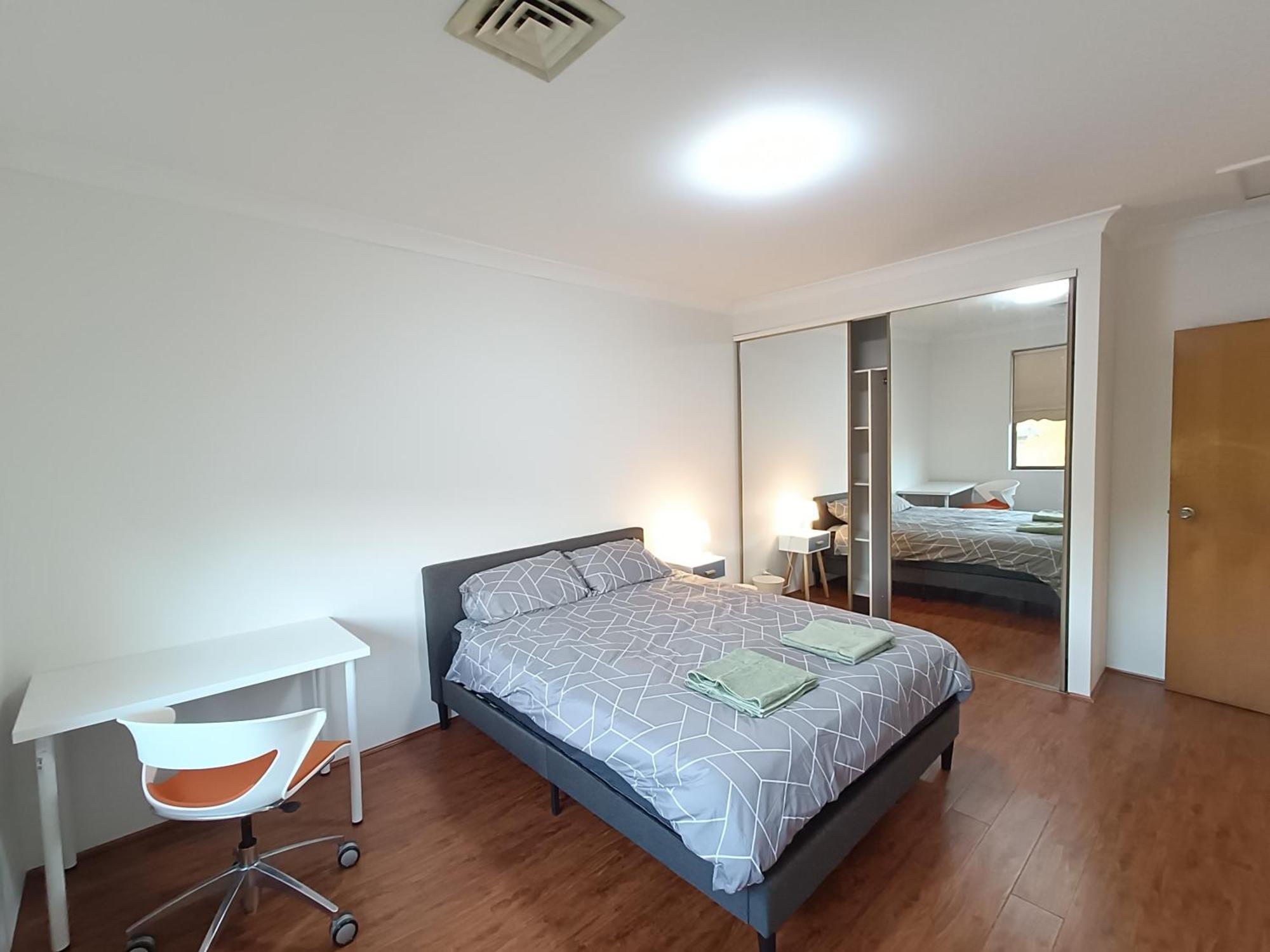 Cozy Queen In Spacious - M7 * Merrylands